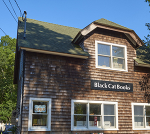 During your shopping in Shelter Island, you can drop at Black Cat Books